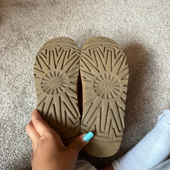 Men’s Uggs - Picture 5 of 5